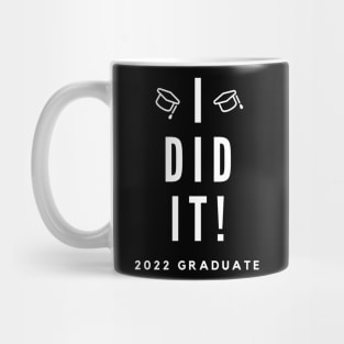 I Did It. 2022 Graduate. Simple Typography White Graduation 2022 Design with Graduation Caps. Mug